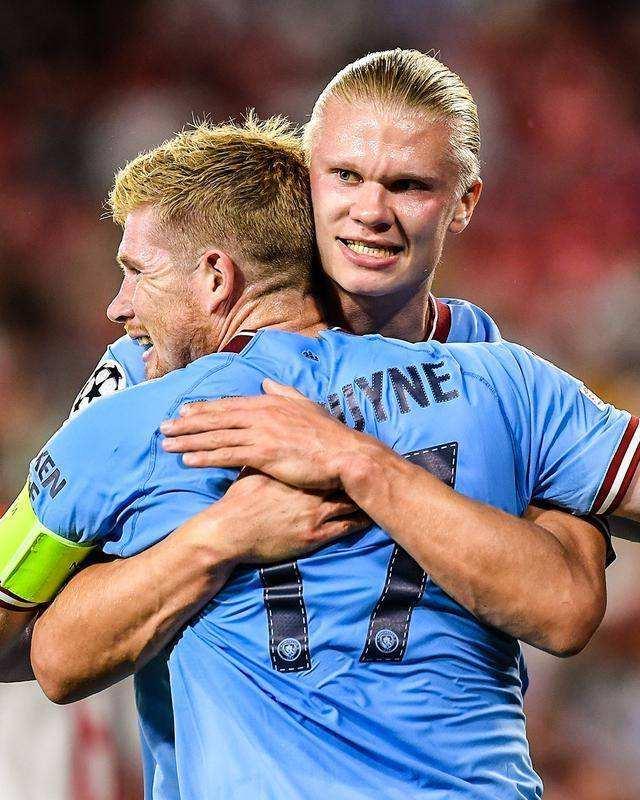 T1 3-1 GEN！队史第十座LCK奖杯，LCK史上第二支全胜夺冠队伍