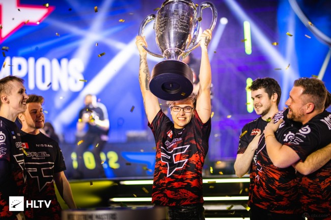 Doinb潘森神枪护体 K神+Sofm兄弟下路搞耍 Doinb队1-0K神队